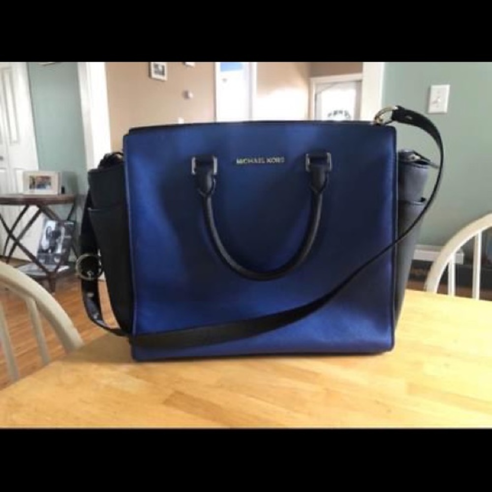 Michael kors like new shoulder bag.